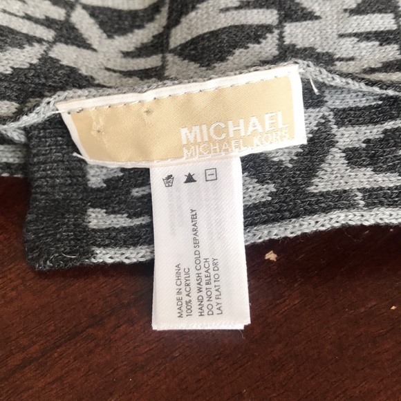 Michael Kors scarf - Picture 2 of 3